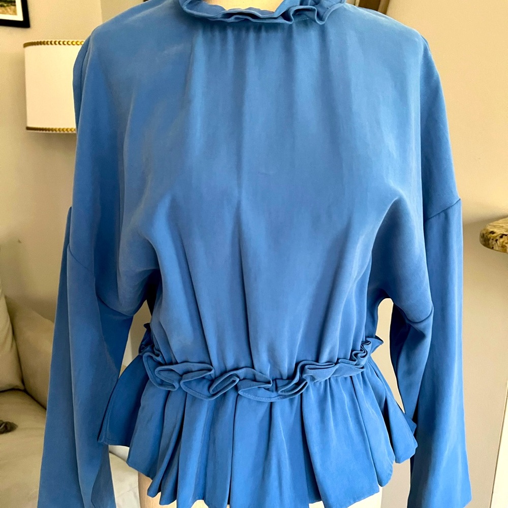 *NWT* Gianni Bini FRENCH BLUE long sleeve blouse w/ruffles at collar and hem: S